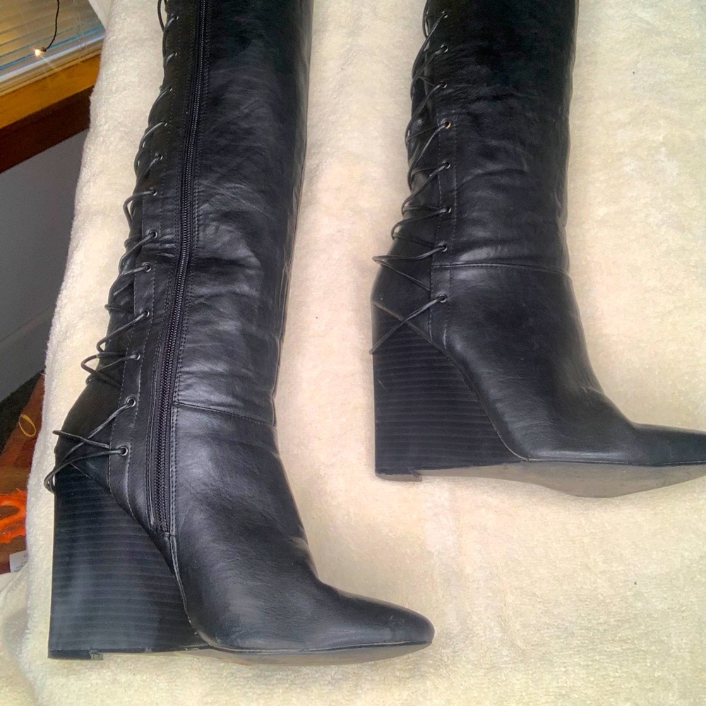 Black wedged boots